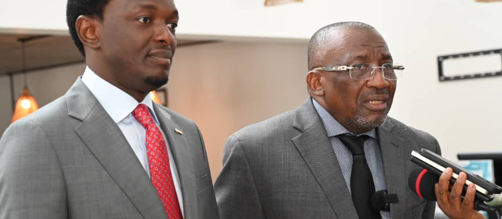 RDC : Jacques Djoli et Evariste Boshab saluent l’ouvrage « La justiciabilité des lois de révision constitutionnelle en droit congolais »